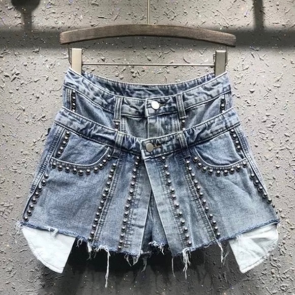 One Teaspoon Pants - STUDDED DENIM SHORTS